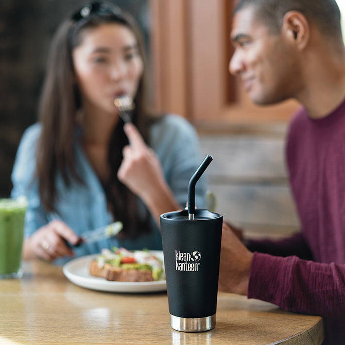 straw-2-pack-black-sale-i4 coffee-tumbler-metal_straw_lifestyle.jpg