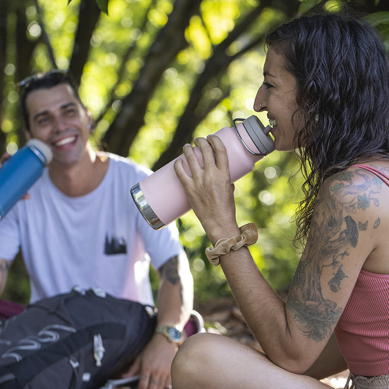 32oz-tkwide-with-twist-cap-d5 tkwide_32oz_insulated_bottle_twist_costarica_couple_drink_square.jpg